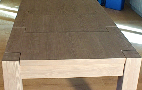 Tavolo allungabile in legno massello 1