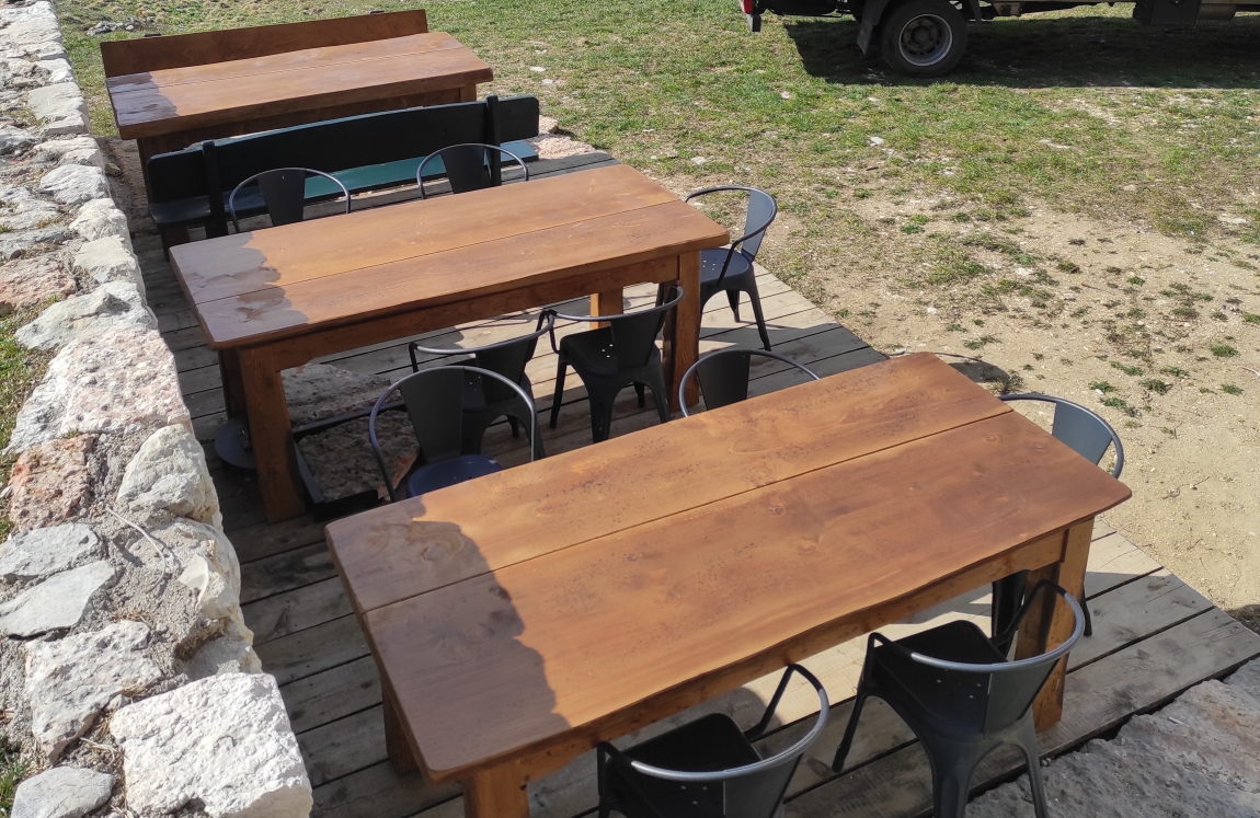 Tavolo in legno da esterni