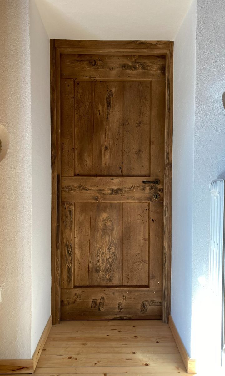 porta in legno di recupero tarlato