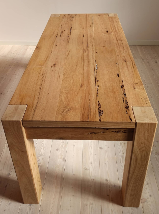Tavoli moderni in legno massello