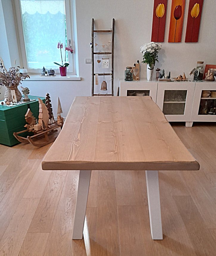 Tavolo scortecciato legno e ferro